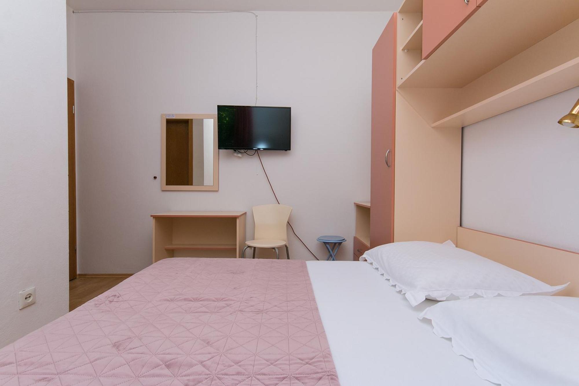 Apartments By The Sea Zivogosce - Blato, Makarska - 1057 Blato  Ruang foto